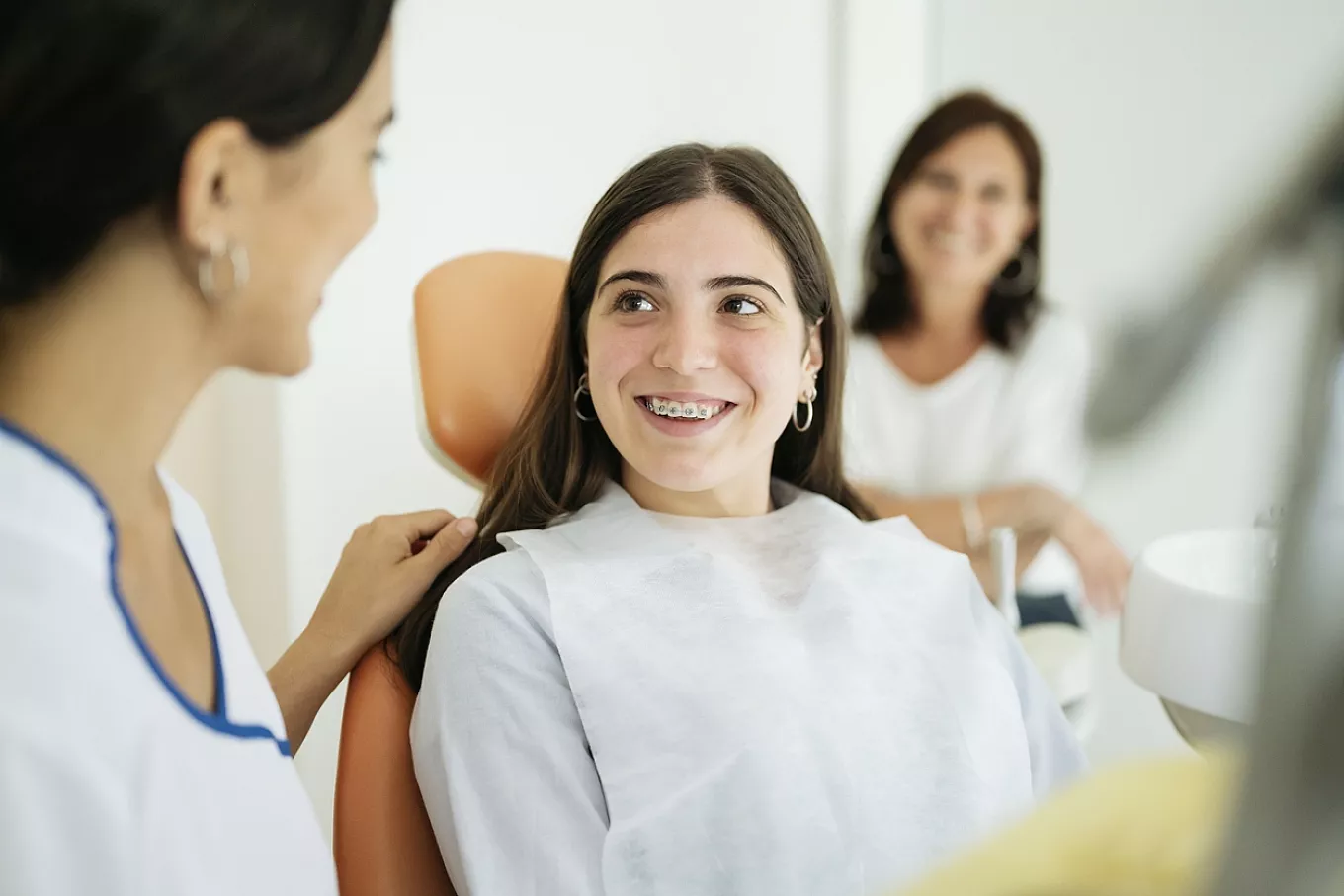 Invisalign® Clear Aligners vs. Braces for Teens